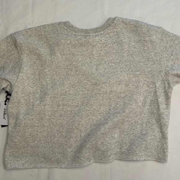 J.o & co cropped gray crewneck sweatshirt, size medium - Picture 5 of 5